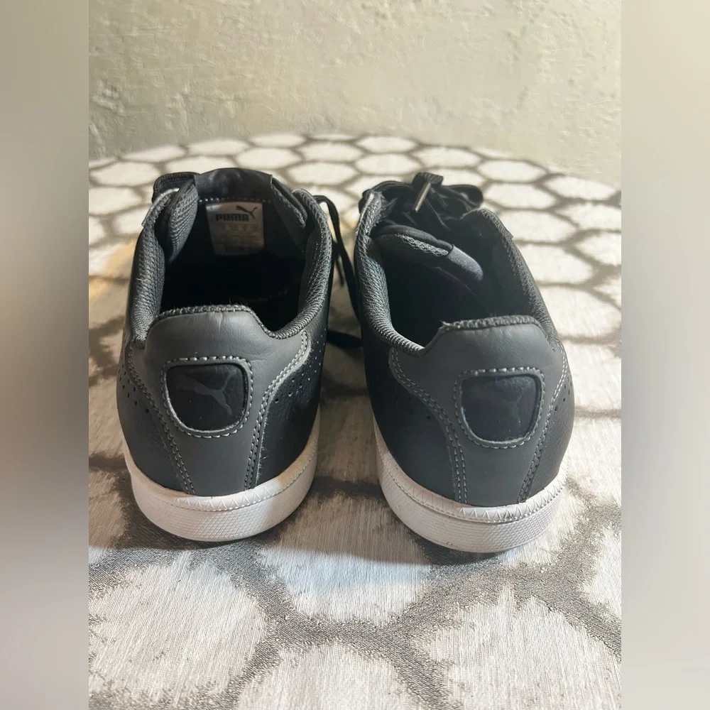 Puma Black Sneakers, classic women’s everyday sneaker. Pre-worn 2 times, great!